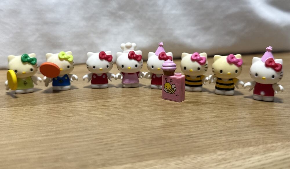 2011 Sanrio Mega Bloks Hello Kitty Mini Figure Lot Of 8 + Accessories Seen In Pi